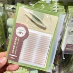 緑素の二重まぶたは肌の色のメッシュを貼ります。