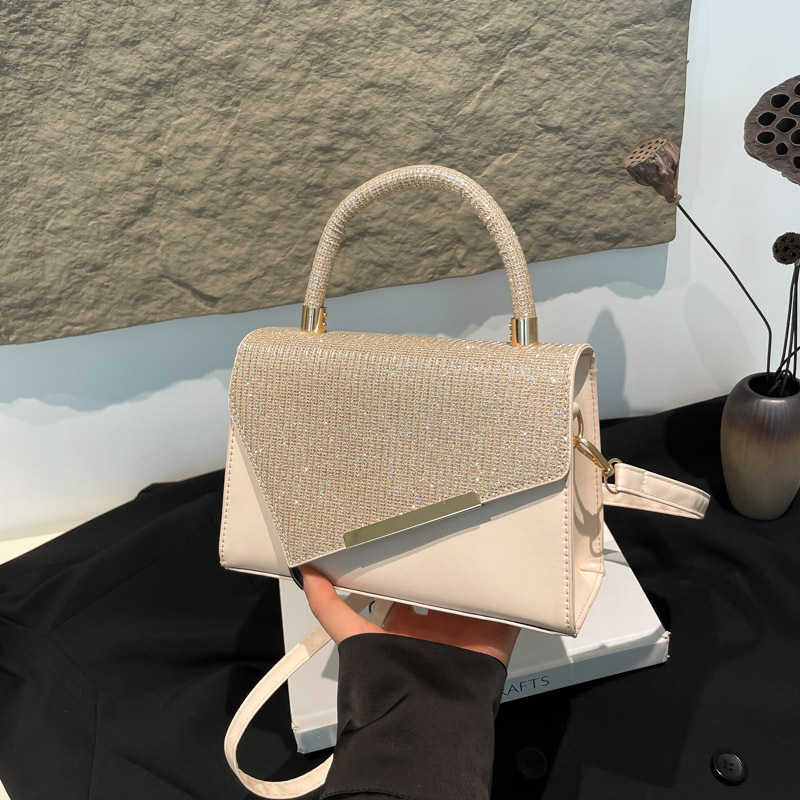 2024 otoño e invierno nuevo bolso de hombro temperamento occidental bolso de mensajero de diamantes brillantes diseño de nicho temperamento pequeño bolso cuadrado femenino