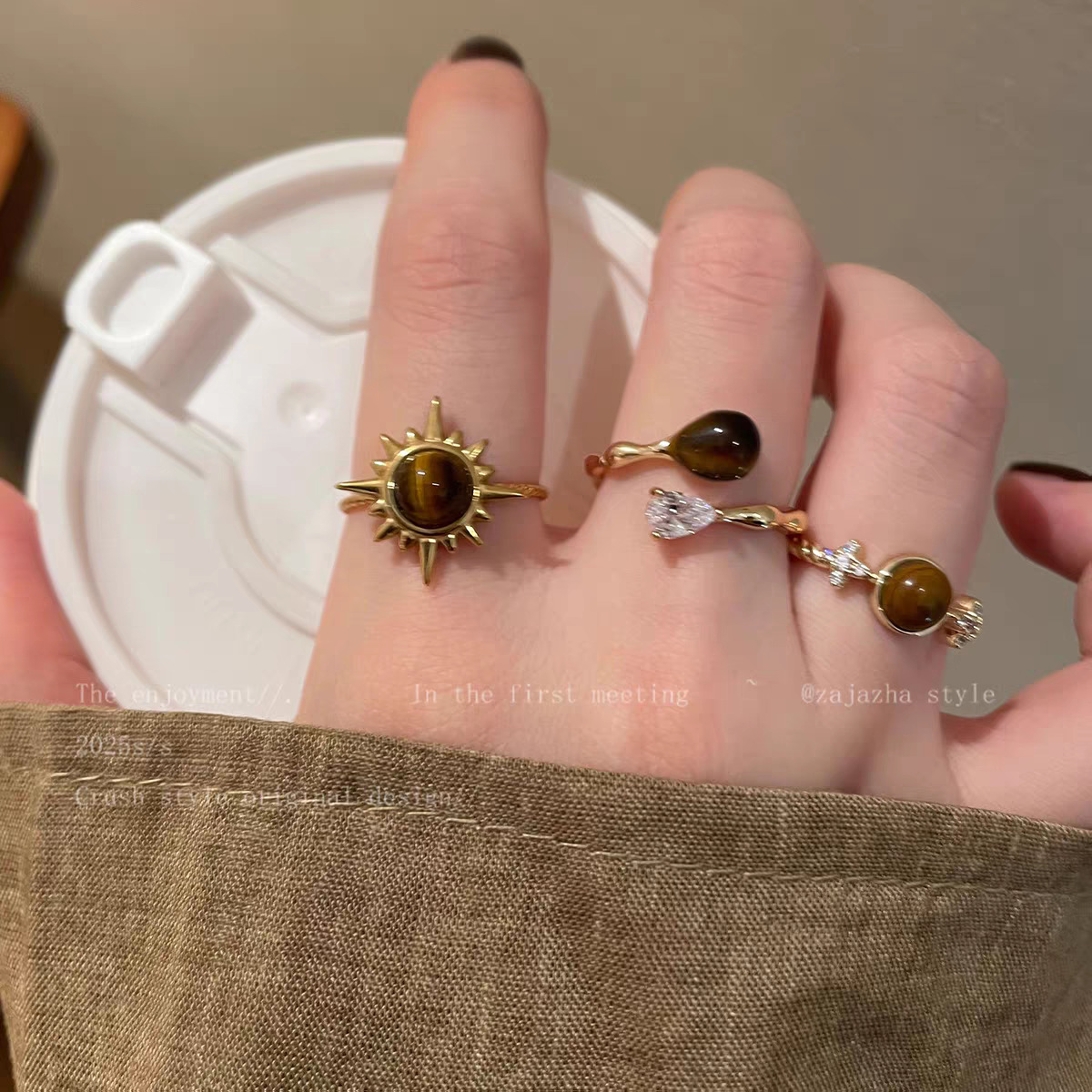 金色太阳花虎眼石戒指女轻奢小众高级感食指戒美拉德叠戴复古指环