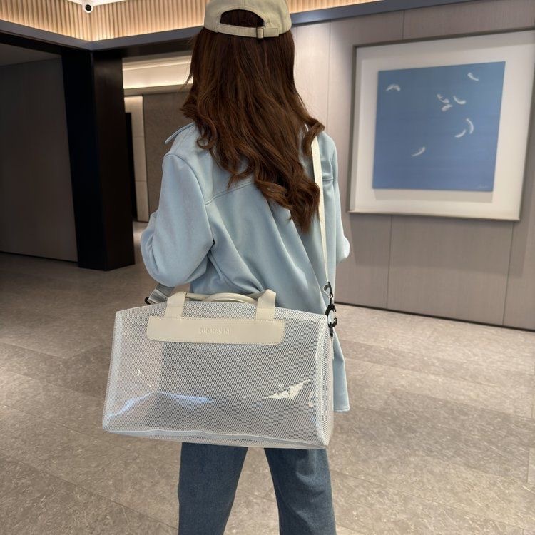 Summer capacious one-shoulder bag for gym