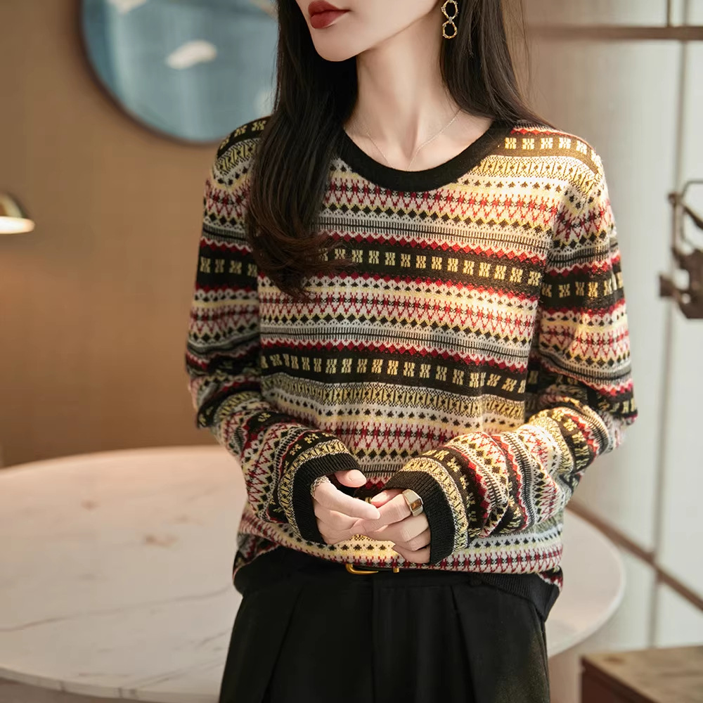 Áo len cổ tròn họa tiết Fair Isle dệt nổi mỏng nhẹ — đen chi tiết 1