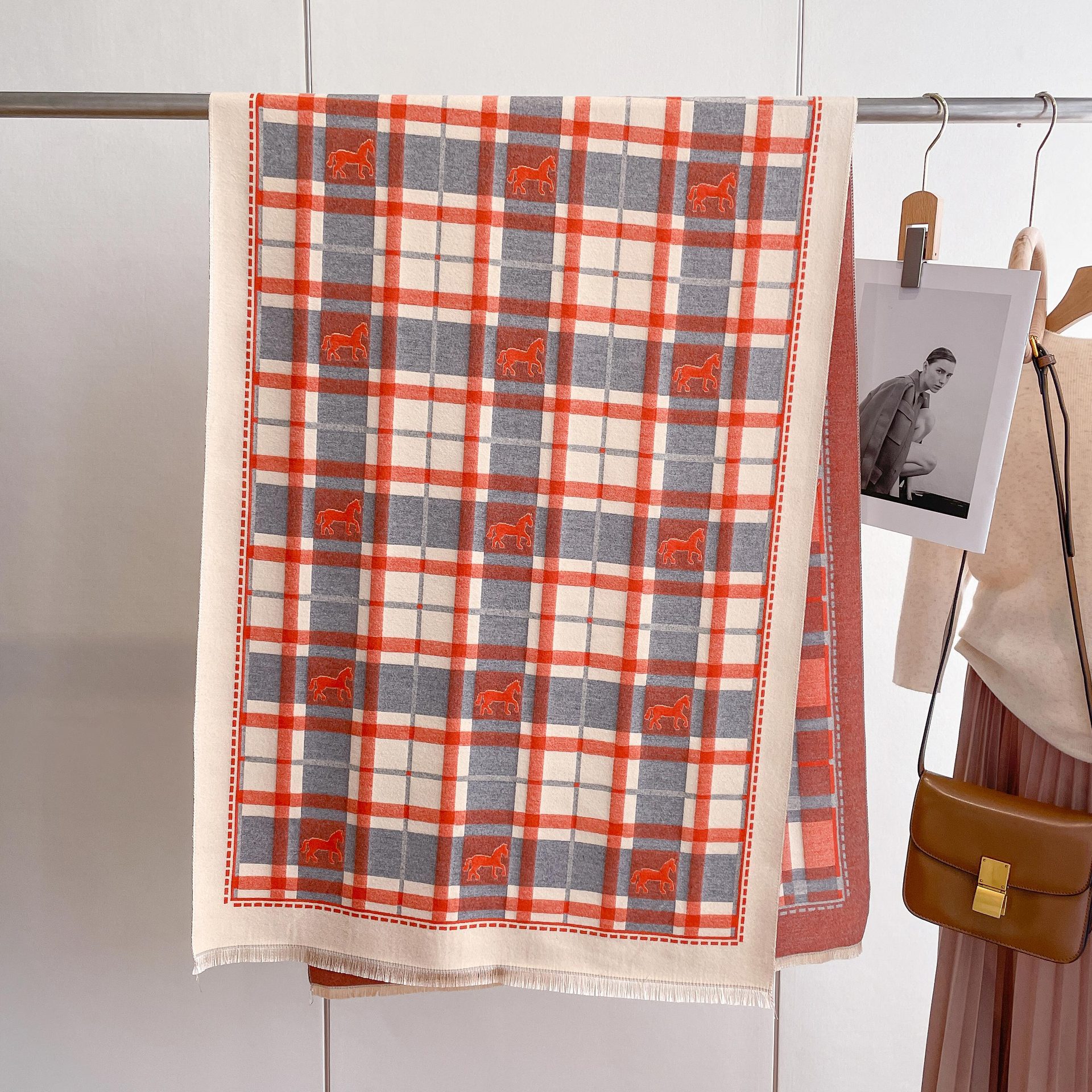 Estilo coreano pony moda estilo occidental Luz de lujo a cuadros de doble cara bufanda impresa de las mujeres otoño e invierno cálido chal engrosado bufanda