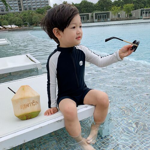 Children's swimsuit boy's long-sleeved sunscreen quick-drying one-piece hot spring baby boy baby handsome Korean swimsuit for middle-aged and small children