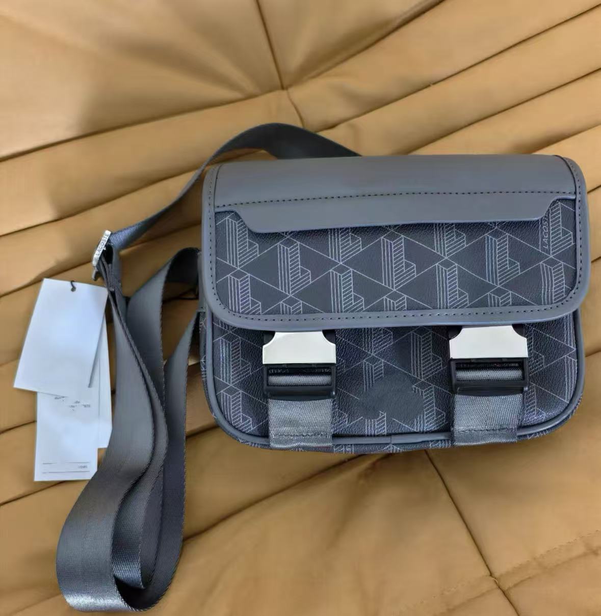 24 otoño nuevo estilo retro bolso de mensajero con estampado de hombro para hombre bolso de mensajero con doble hebilla