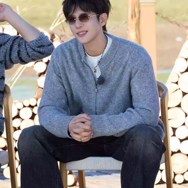 Ready to Go Wang Anyu's Gray Knitted Sweater Autumn and Winter Boyfriend Style Loose Cardigan Jacket for Men and Women Ready to Go Wang Anyu's Gray Knitted Sweater Autumn and Winter Boyfriend Style Loose Cardigan Jacket for Men and Women