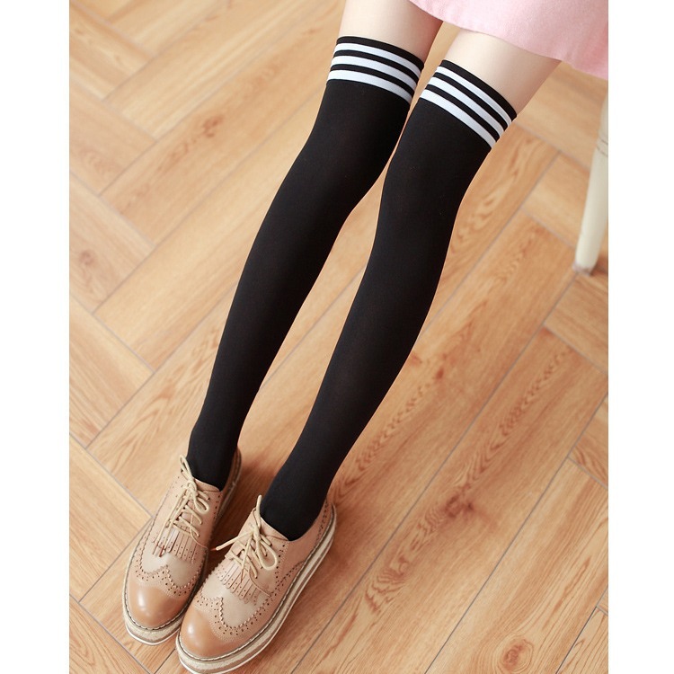 Medias sobre la rodilla de las mujeres primavera y otoño estudiante de estilo universitario japonés tres barras medias altas a rayas medias de media pantorrilla en blanco y negro