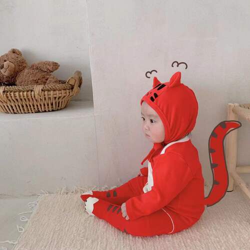 ins Korean version of children's jumpsuit 2024 spring new infant crawler suit cute tiger style harem suit