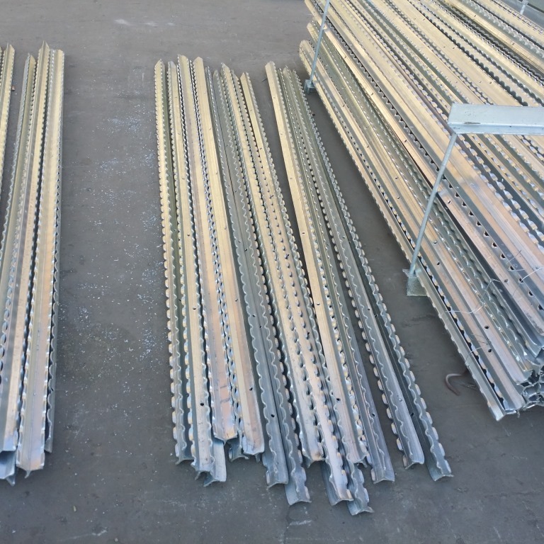 供应Y型柱、y型网柱、牛栏网专用立柱牛栏网立柱y型柱围栏理计金