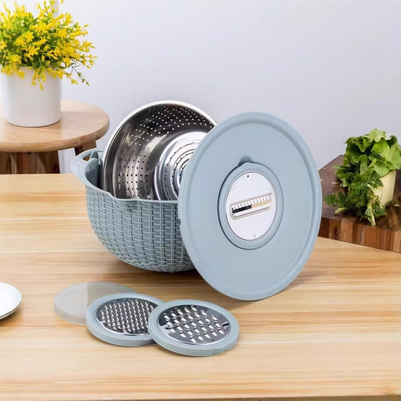 Direct manufacturer of drain baskets for kitchen use, rice washing, vegetable washing, fruit washing, and fruit trays, vegetable washing baskets with grater