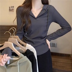 帽子付き長袖tシャツの女性のショートタイプは秋の秋の早秋のパーカーtデザイン感があります。