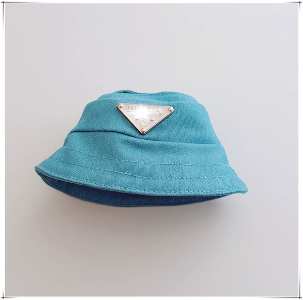 Triangular mark open cap blue