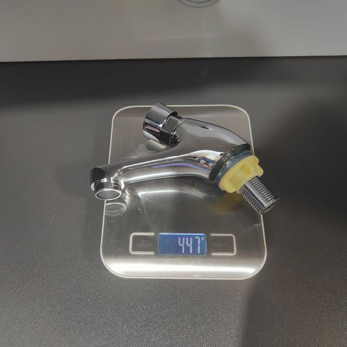 Fabricantes de suministro de lavabo retardo grifo cobre sola cuenca fría grifo retardo grifo al por mayor