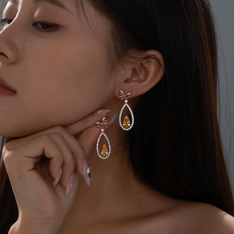 Joyería Xuping gota de agua azul mar con un corazón lleno de pendientes de diamante nicho de diseño de arco elegante de alto lujo para mujeres