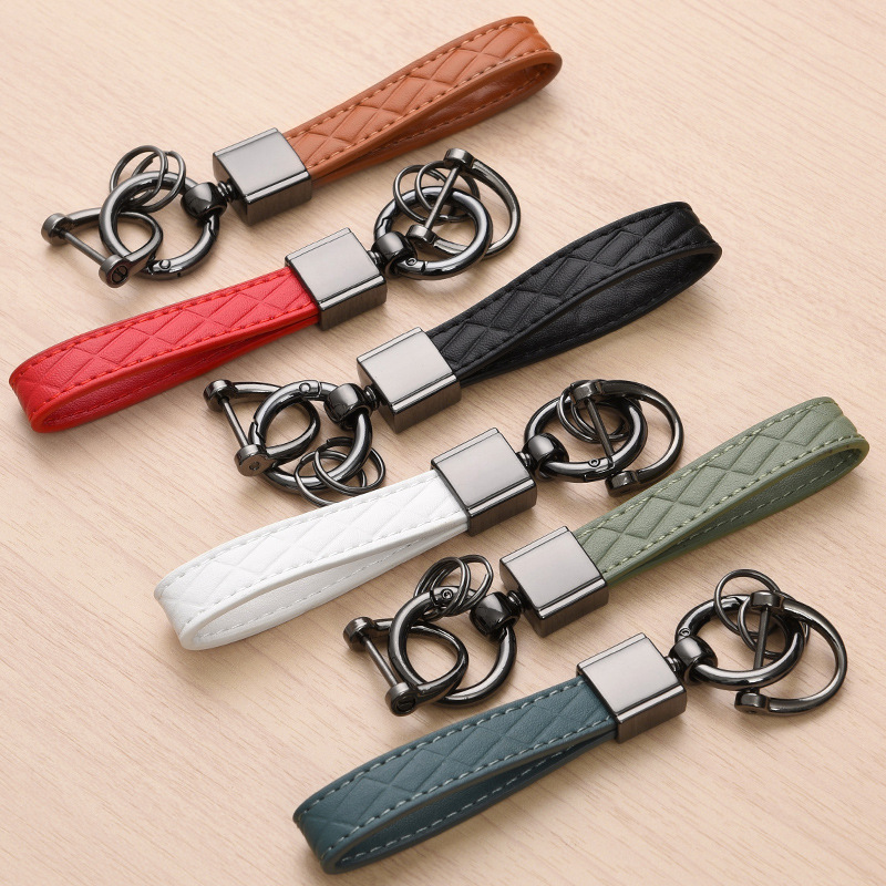 Factory direct car key chain lanyard women's exquisite pendant personality men's high-end pendant couple key chain ring Factory direct car key chain lanyard women's exquisite pendant personality men's high-end pendant couple key chain ring