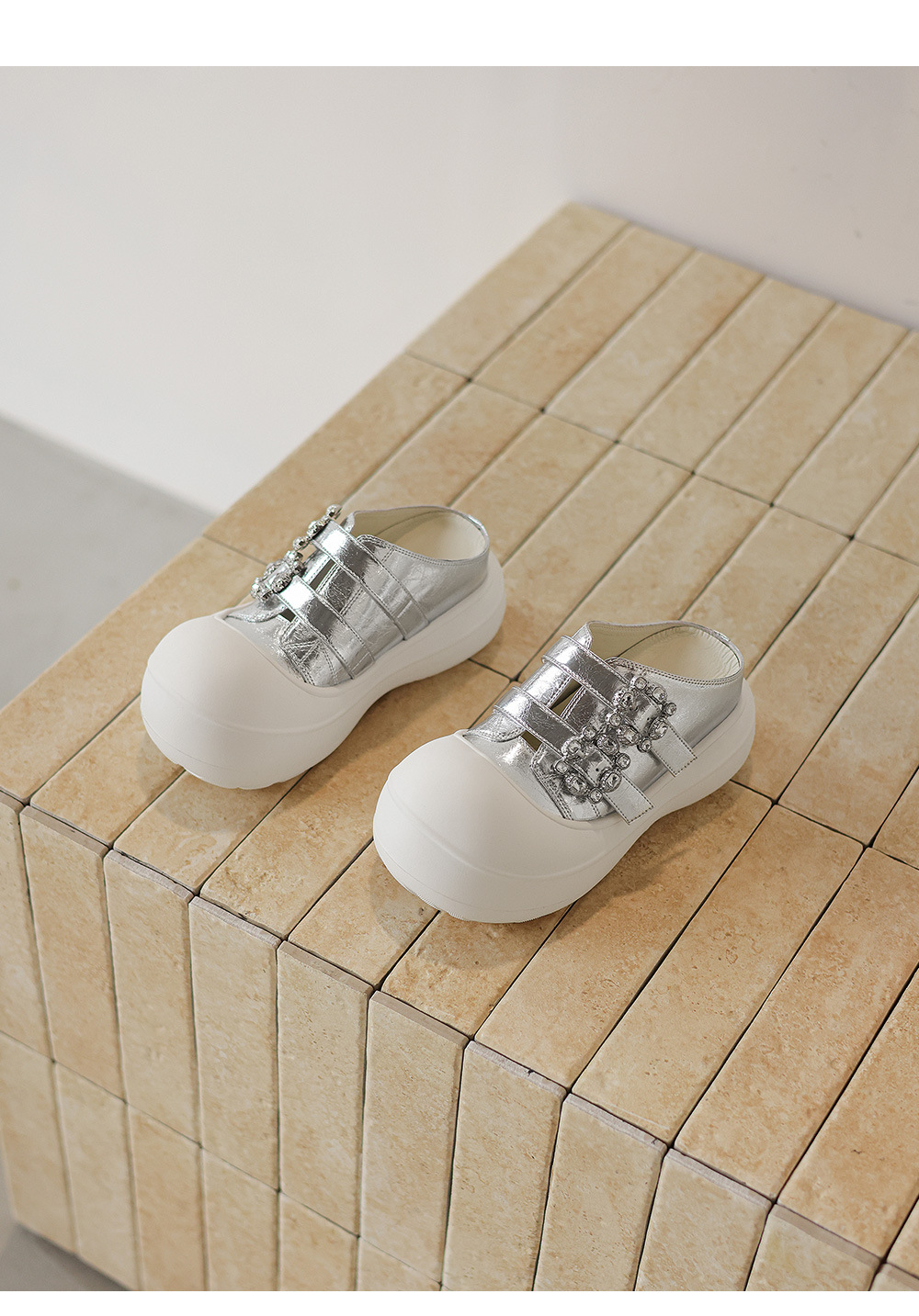 Sandal nữ đế xuồng cao 5 cm mũi vuông đính đá pha lê — màu đen, bạc chi tiết 12