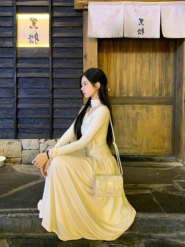 慵懒长袖荡领温柔连衣裙子女收腰气质设计感小众内搭长裙秋季新款|undefined