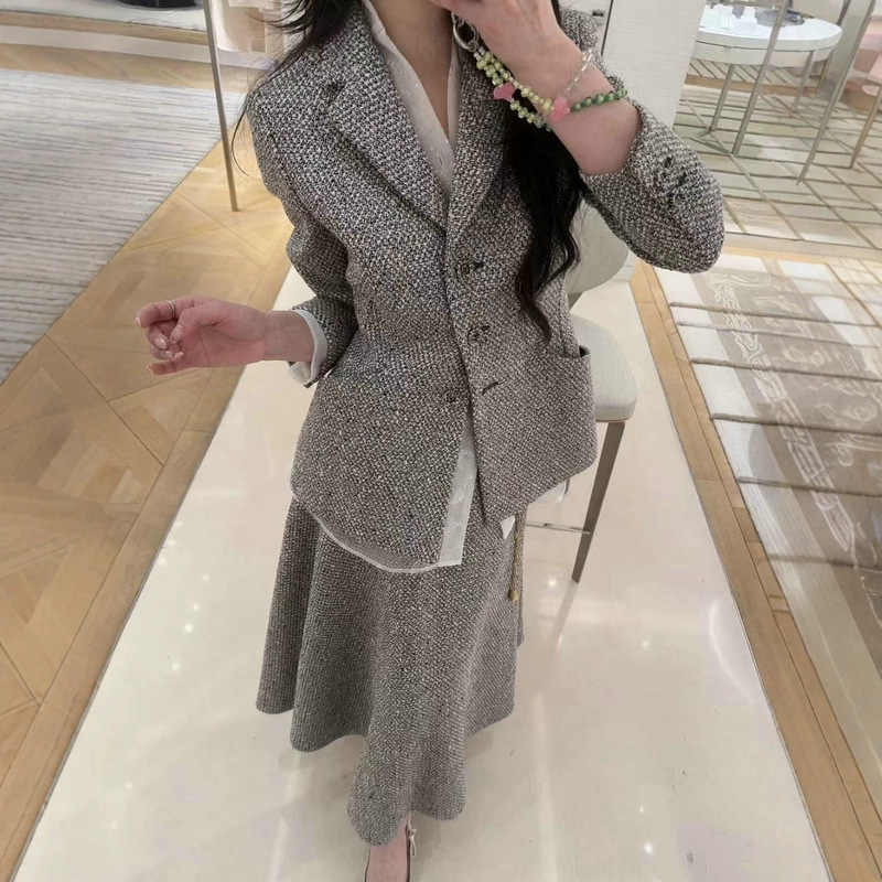 Old Money Style Women's Fall/Winter Outfit: Elegant Socialite Look with Gray Tweed Blazer and Skirt Two-Piece Set Old Money Style Women's Fall/Winter Outfit: Elegant Socialite Look with Gray Tweed Blazer and Skirt Two-Piece Set
