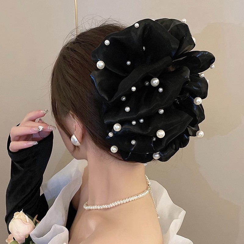 黒い蝶結びのクリップは高級感があります。|undefined