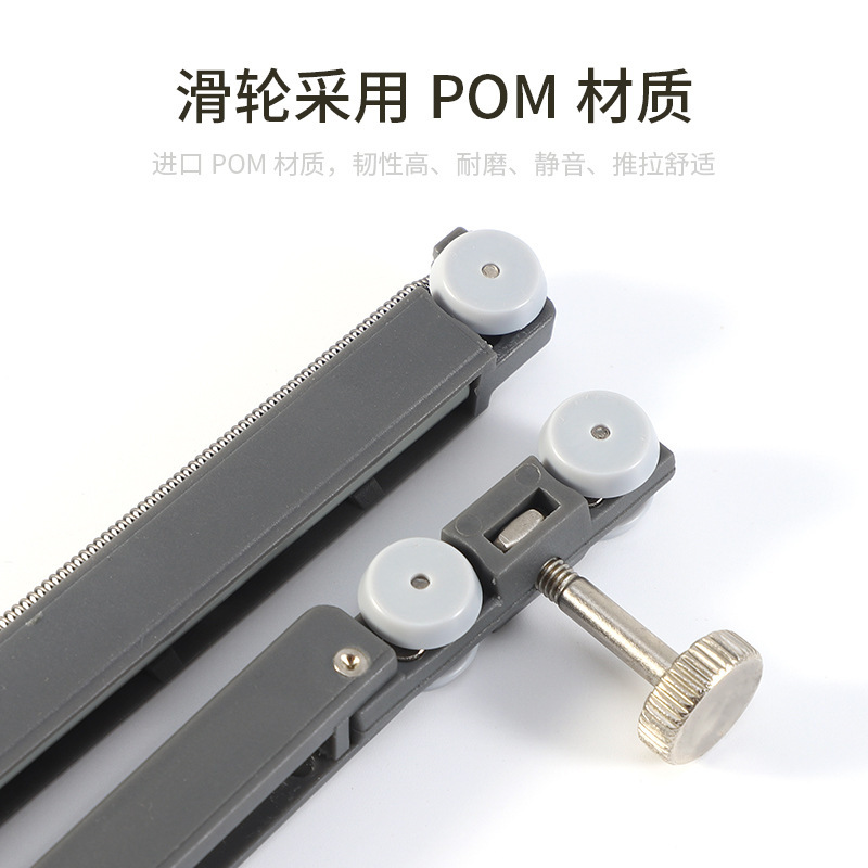 木製のドアのキャビネットには、ドアの部品が埋め込まれています。|undefined