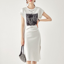 2305205-时尚设计感链条字母印花蕾丝圆领抽褶收腰显瘦开叉连衣裙