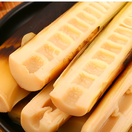 Aged Hand-Picked Bamboo Shoots with Red Chili Pickle Flavor, Tender Bamboo Tips, Hand-Torn Fresh Bamboo Shoots, Local Specialty Spicy Snacks, Wholesale, Aged Broth