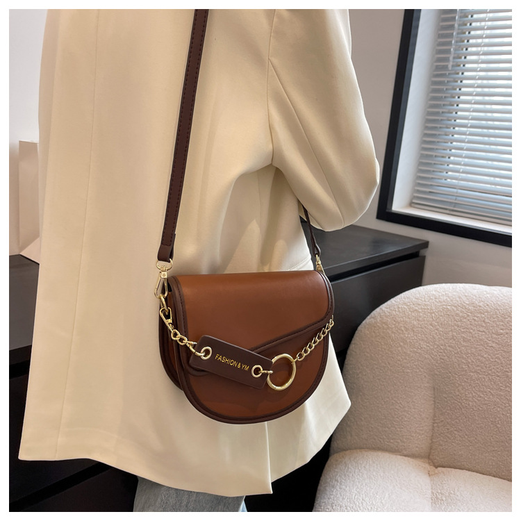 Retro Small Bag 2021 New Trendy Fashion Portable Messenger Bag Casual Shoulder Saddle Bag display picture 2