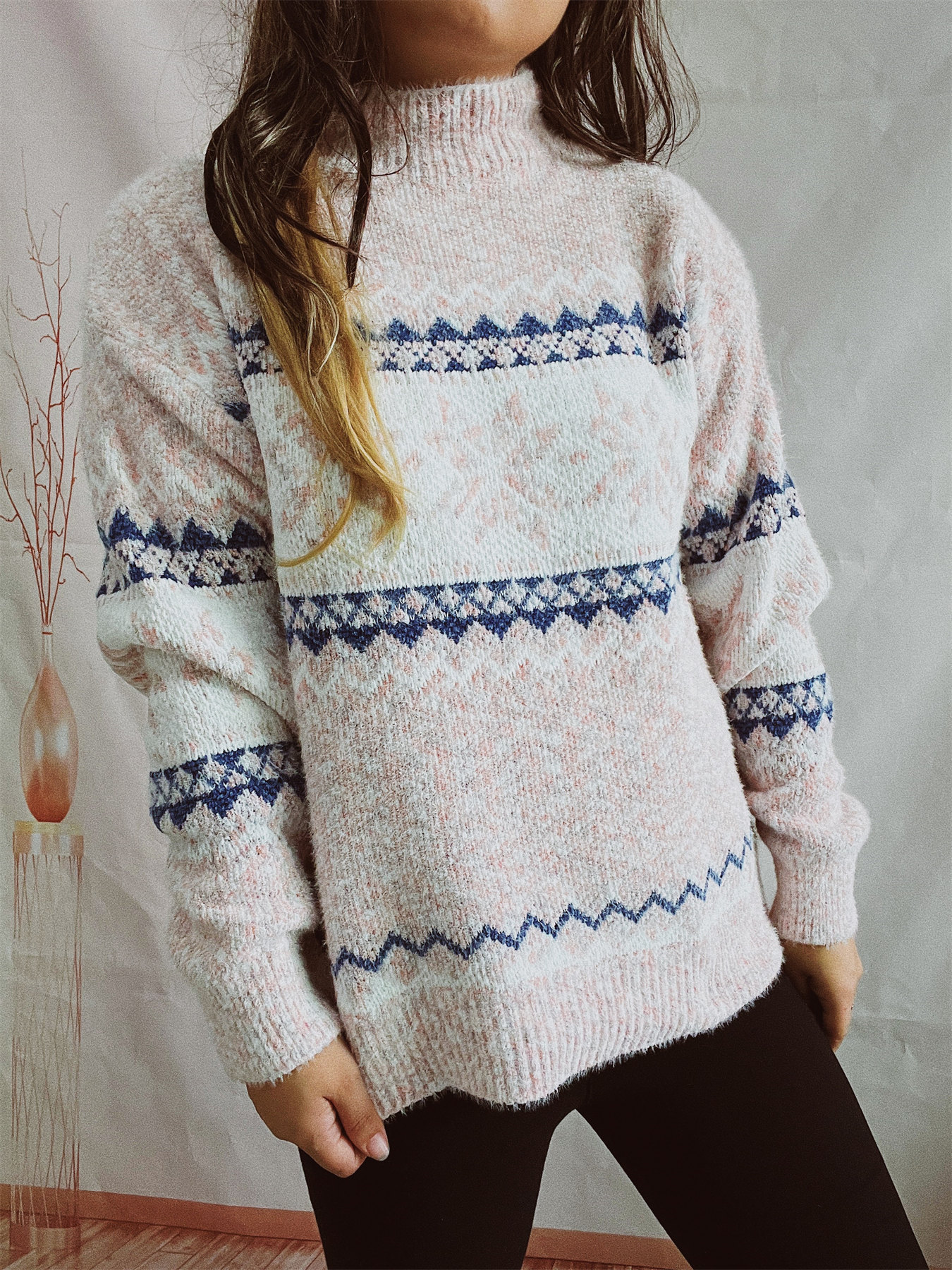 Dámský pletený svetr s dlouhým rukávem a zahuštěným vzorem sněhové vločky a polovičním rolákem_voghion.com