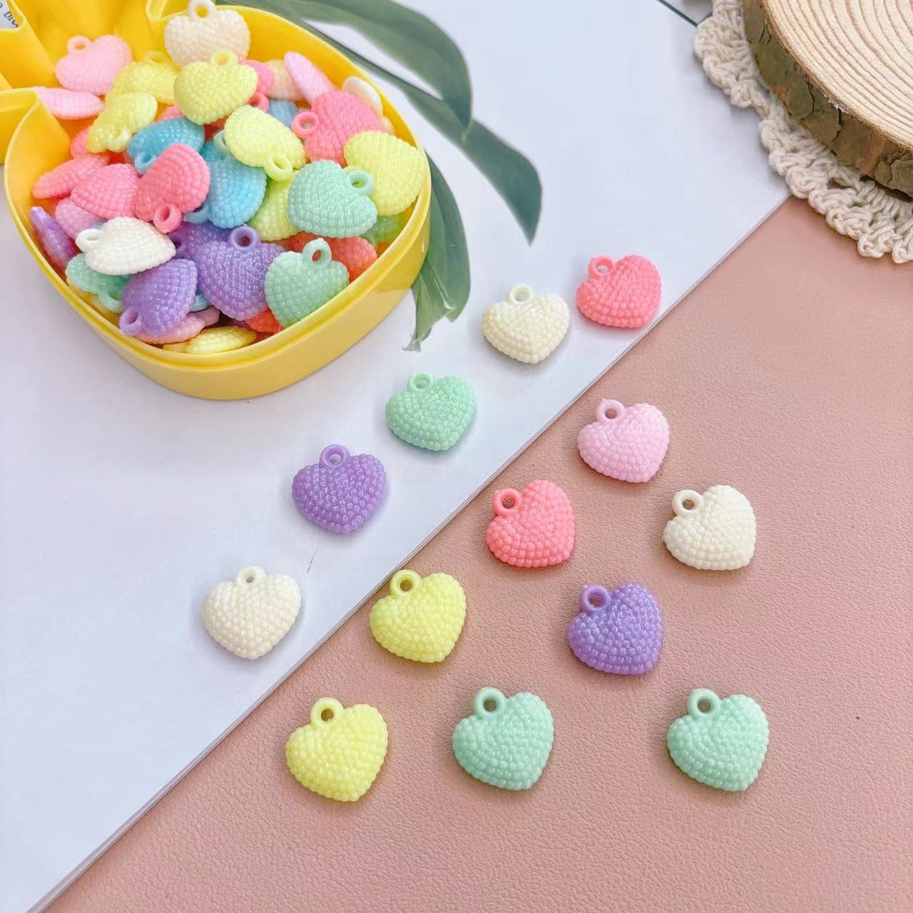 Caja de color primavera rosa caramelo corona letra acrílico agujero grande cuentas sueltas bricolaje hecho a mano collar joyería