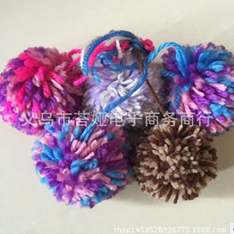 源头厂家带绳线多色毛线球开司米球可做纽扣帽子鞋服装配饰批发
