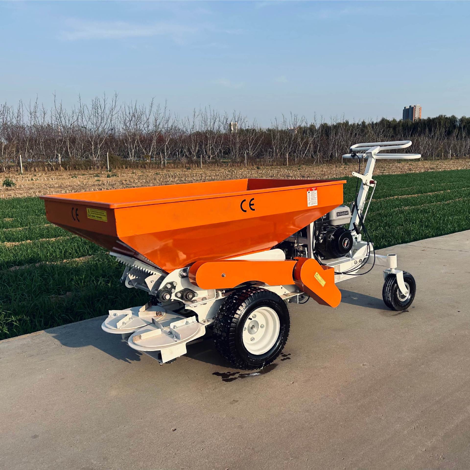 出口货源小型手扶播撒机 家用果园农田播种机 草坪大棚轮式撒肥车