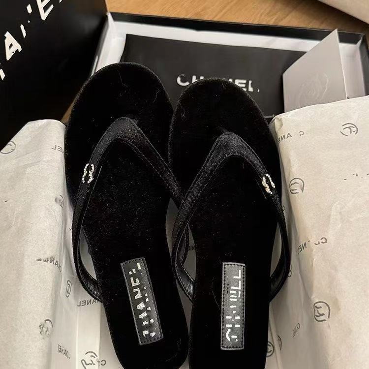 Gaoben Version of Small Fragrant Flip-Flops for Women to Wear Outside Summer Rhinestone Velvet Flip-Flops Lazy Flats Slippers for Women