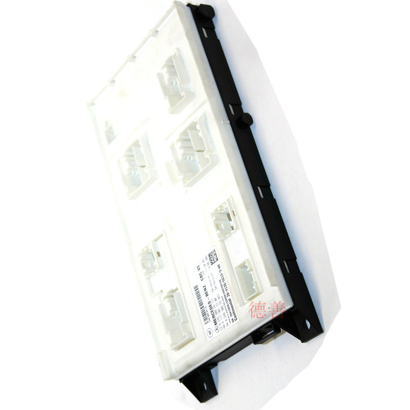 Applicable to Mercedes-Benz 117 CLA180 CLA200 CLA220 CLA260 body module SAM computer disassembly Applicable to Mercedes-Benz 117 CLA180 CLA200 CLA220 CLA260 body module SAM computer disassembly