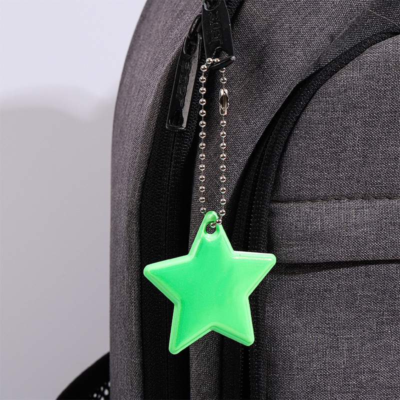 Llavero Colgante Reflectante de Estrella de PVC para Mochila Escolar y Ciclismo