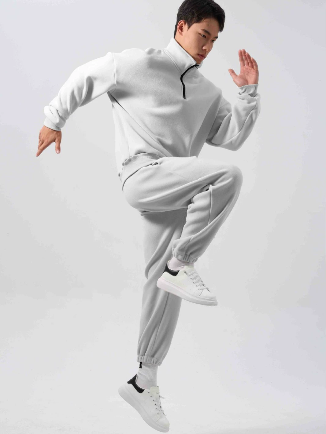 Костюм с молнией, с молнией
