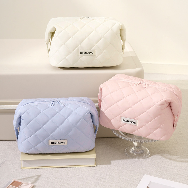 Runhui's new model Mange cowhorn makeup bag, large opening for easy access, travel makeup storage bag, large capacity
