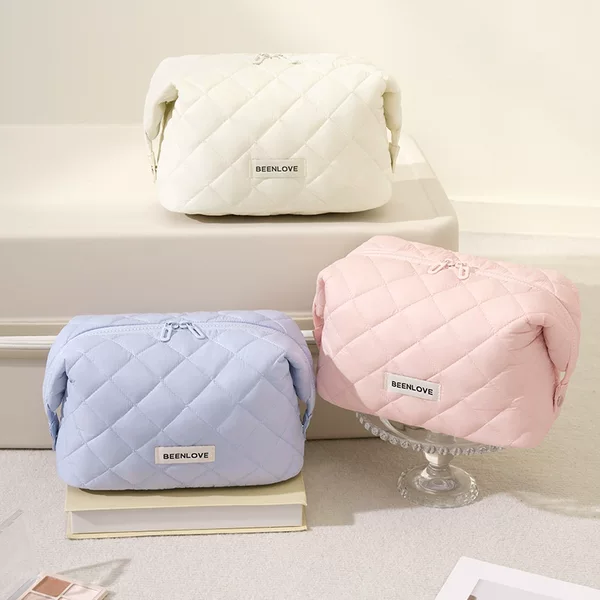 Runhui's new model Mange cowhorn makeup bag, large opening for easy access, travel makeup storage bag, large capacity