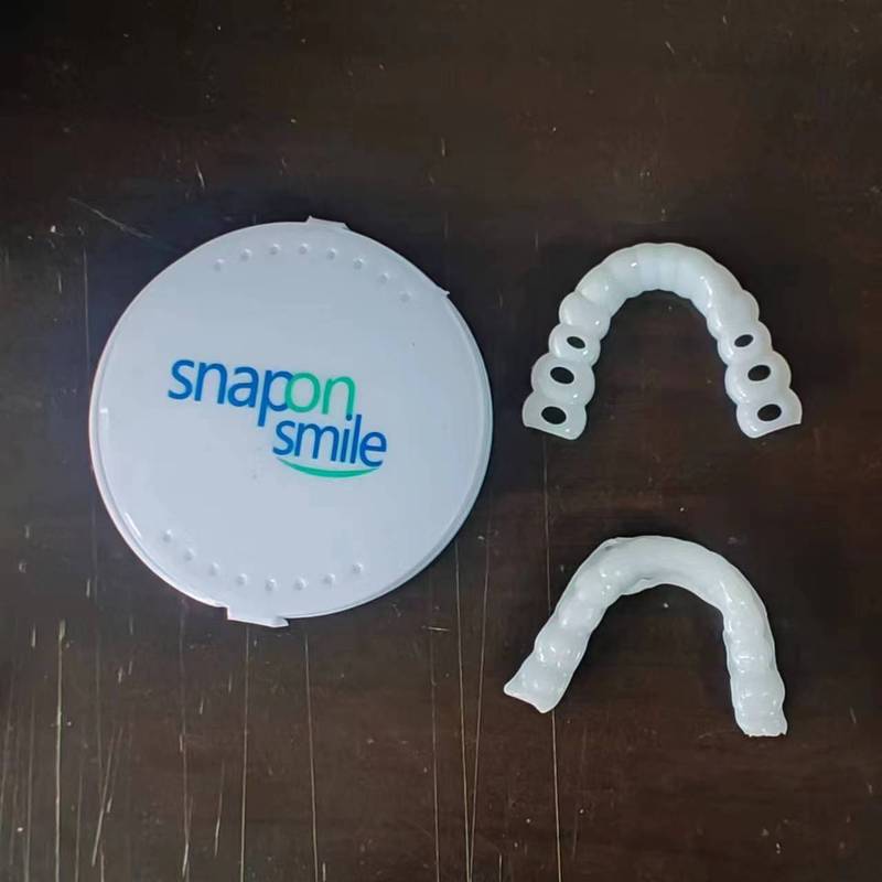 上の歯の下の歯のシミュレーションの歯のカバーの美白のカバーの二世代のシリカゲルのシミュレーションの歯の入れ歯のカバーのsnap on smile|undefined