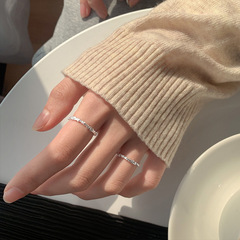 オリジナルのフリルの砂糖紙のシンプルな食事の指輪s925銀のシワの指輪のデザイン感の細いリングの開口部の調整可能なリング