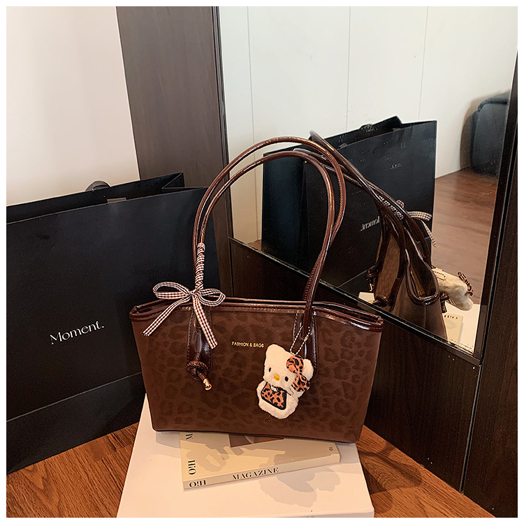 高颜值新款时尚大容量托特包百搭户外通勤女包洋气豹纹单肩腋下包