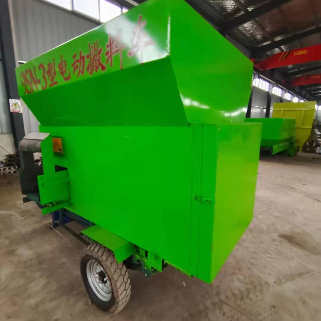 厂家销售电动型养殖场用撒料车 养殖场电动撒料车 3立方撒料车