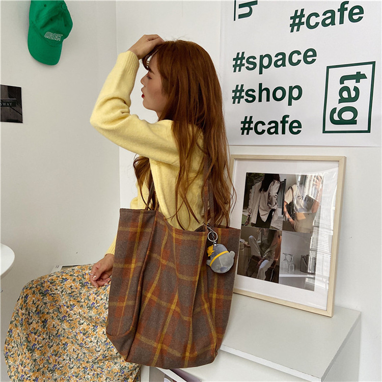0981 Simple ins checkered woolen single-shoulder bag, hand-held cloth bag, student large-capacity shopping bag, laid-back style women's bag undefined