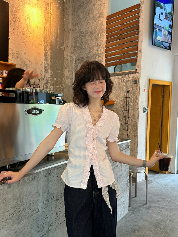 设计感条纹泡泡袖衬衫夏季新款韩系花边领收腰短袖上衣小衫|undefined