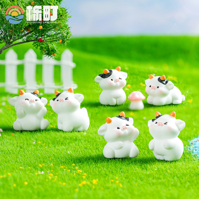 Micro-Landscape Creative Cute and Sweet Little Cow Figurine DIY Gardening Decoration Car Desktop Mini Ornament