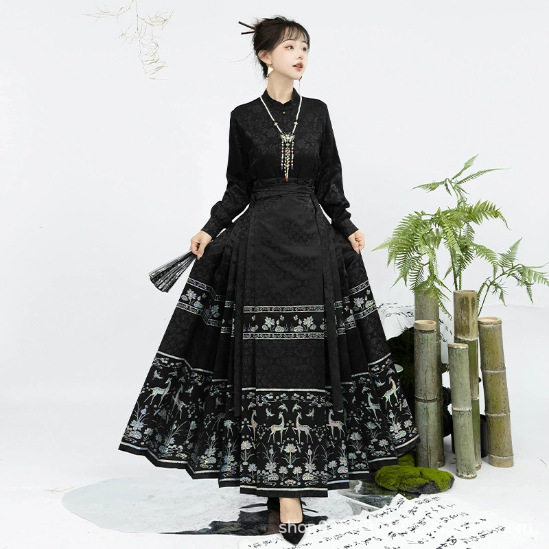 Нансян Цзинся【Девятицветный олень】Оригинальная юбка-полусолнце в стиле династии Мин, китайский стиль для весны и осени, подходит для миниатюрных женщин, для повседневной носки летом.