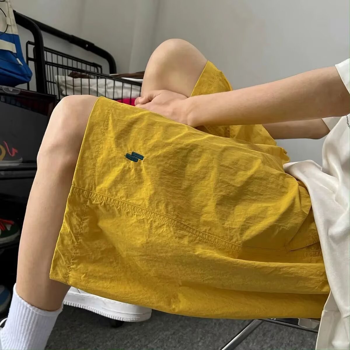 Camisas menos ropa verano nuevos pantalones cortos estadounidenses marca de moda para hombres estilo delgado sentido del diseño nicho holgado pantalones deportivos de gran tamaño