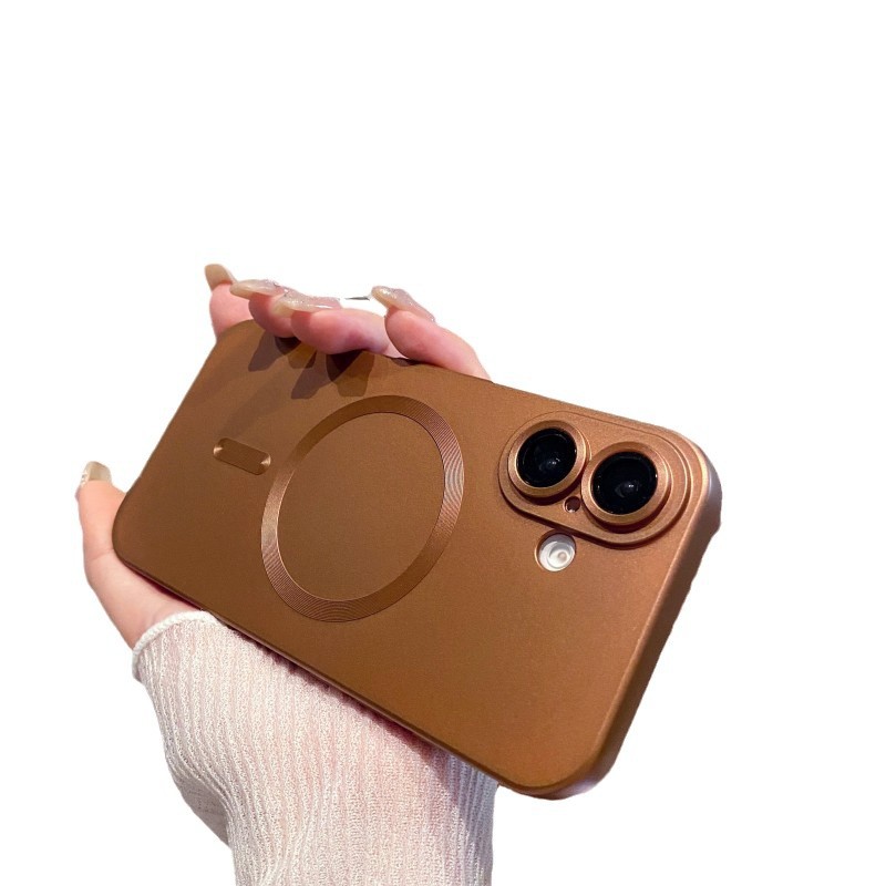 Pintura líquida metálica con imán de succión, adecuada para la funda de teléfono móvil iPhone 17 color oro desierto, y la cubierta protectora con película para lente de Apple 16PRO.