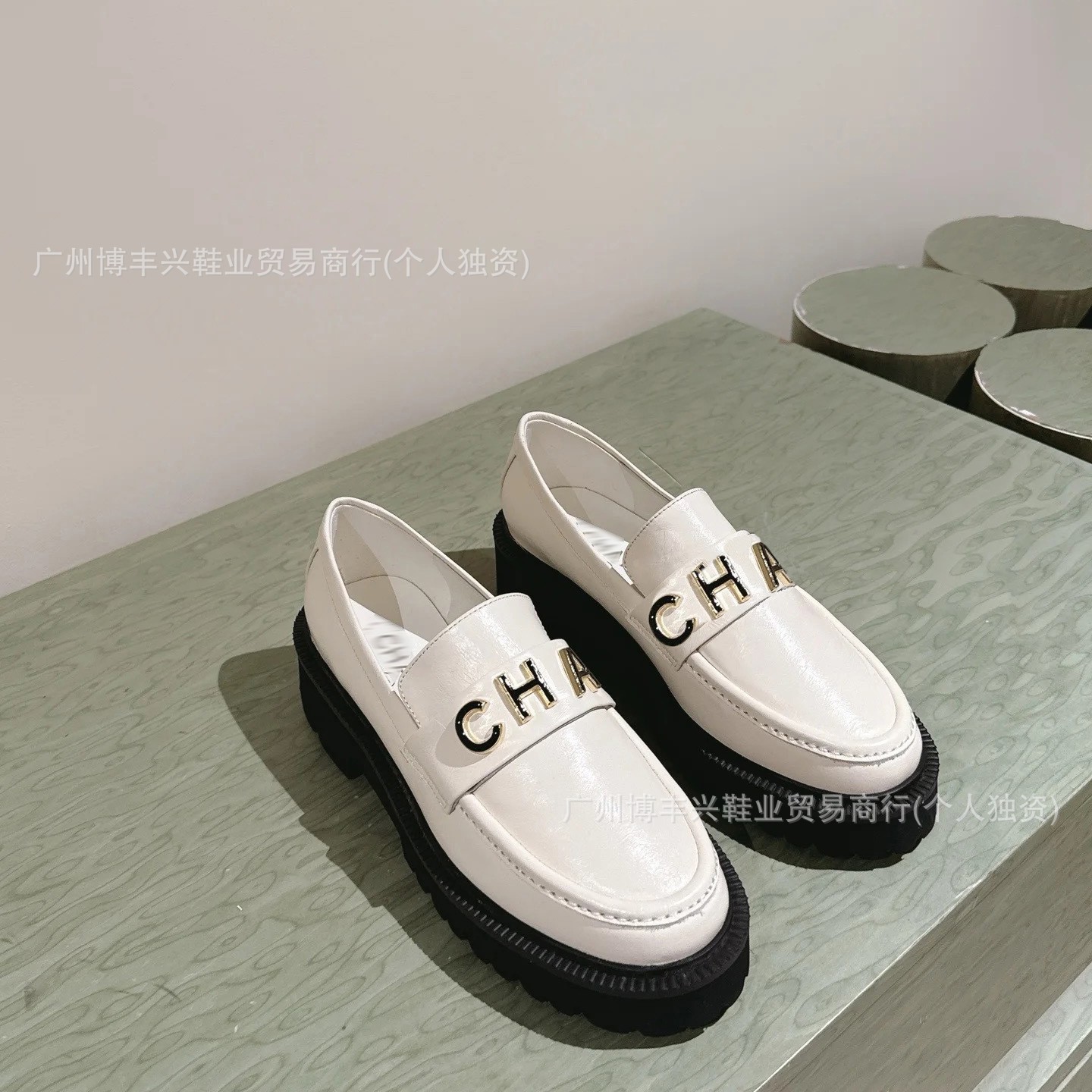 厚底レザーの英国風PメリージェーンMIUゴールドコインシューズ、レディースラウンドトゥレザーシューズ、レディースシングルシューズ