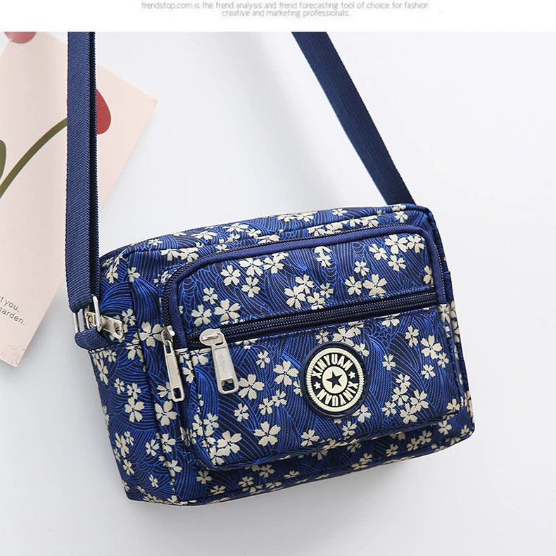 Новые женские сумки на ночном рынке