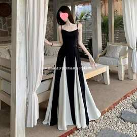 法式黑白撞色拼接吊带连衣裙女夏季设计感小众修身显瘦礼服长裙子
