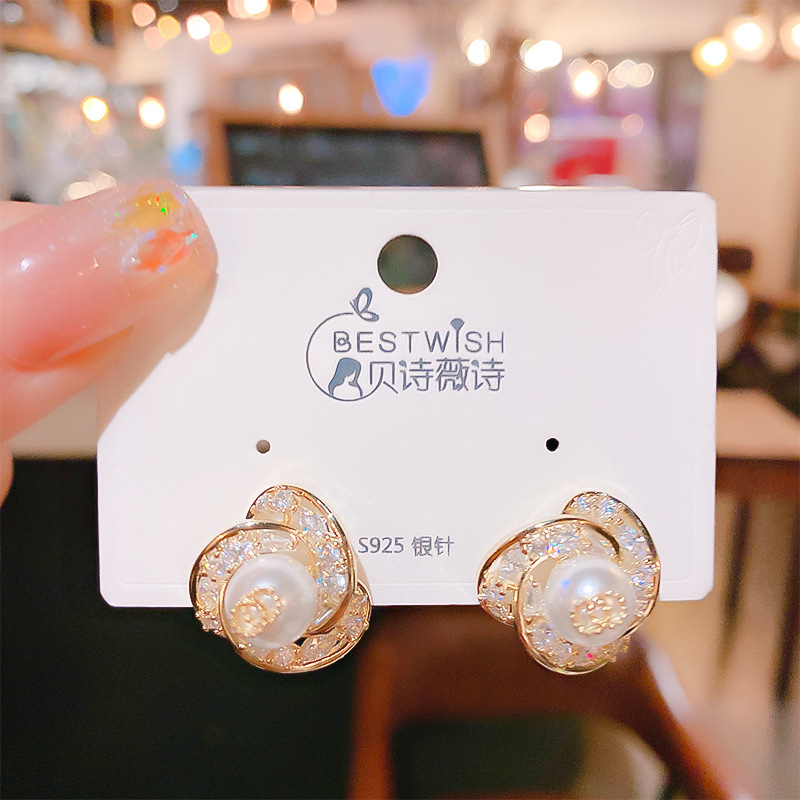 Fashion Flower Copper Plating Zircon Ear Studs 1 Pair display picture 4